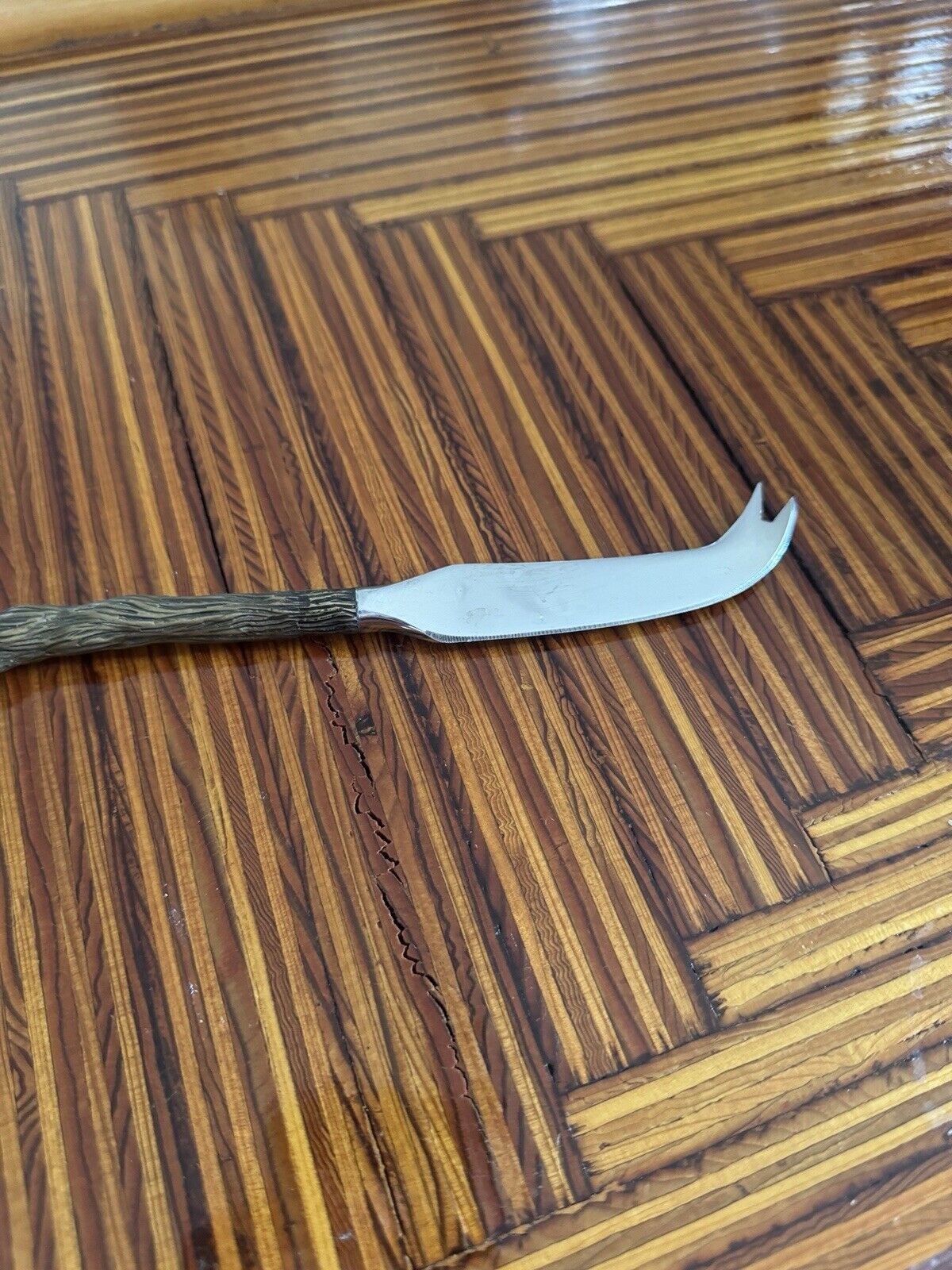 L'Objet Bread Knife Branch W/ Leaves Gold