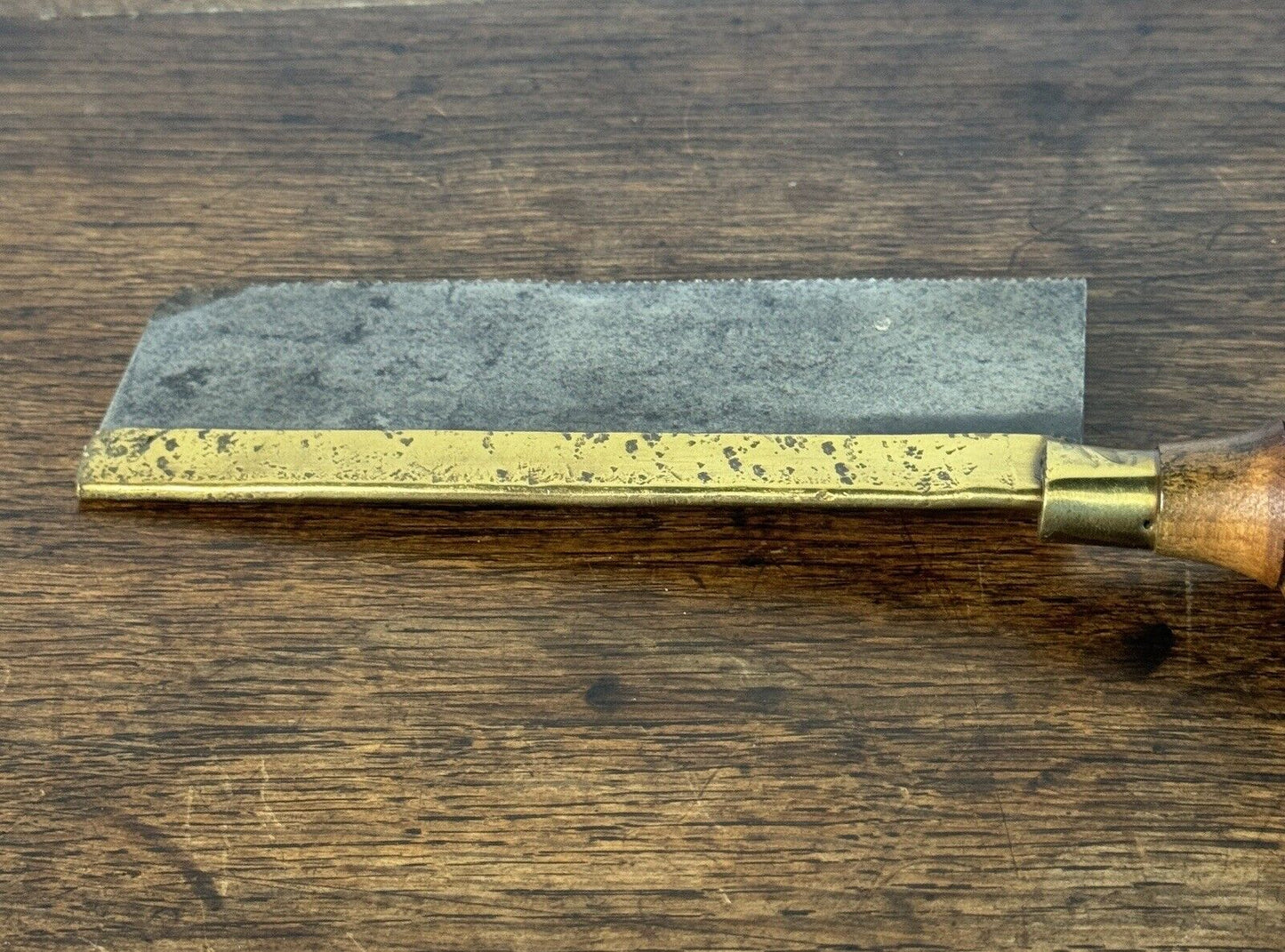 ANTIQUE J. E. FITCHEW, LONDON BRASS SPLINE DOVETAIL BACK SAW, 6" BLADE