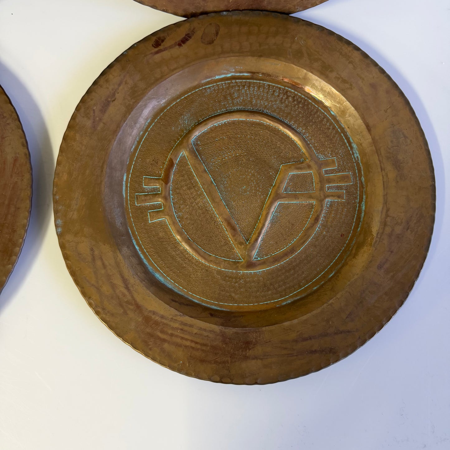 Vintage Set Of 4 Art & Crafts Hand Hammered Copper Charger Plate 11.75” Diameter