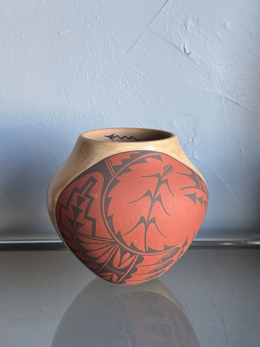 Original Signed JUANITA FRAGUA Jemez Pueblo Pottery Vase Native American