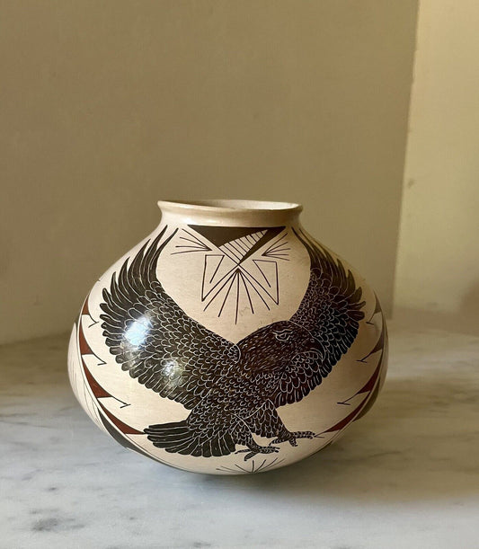 Vintage Nelso Parra Mata Ortiz Soaring Eagle Jar Mexican Indian Pottery Mexico