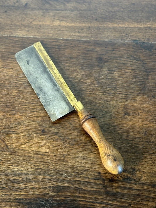 ANTIQUE J. E. FITCHEW, LONDON BRASS SPLINE DOVETAIL BACK SAW, 6" BLADE