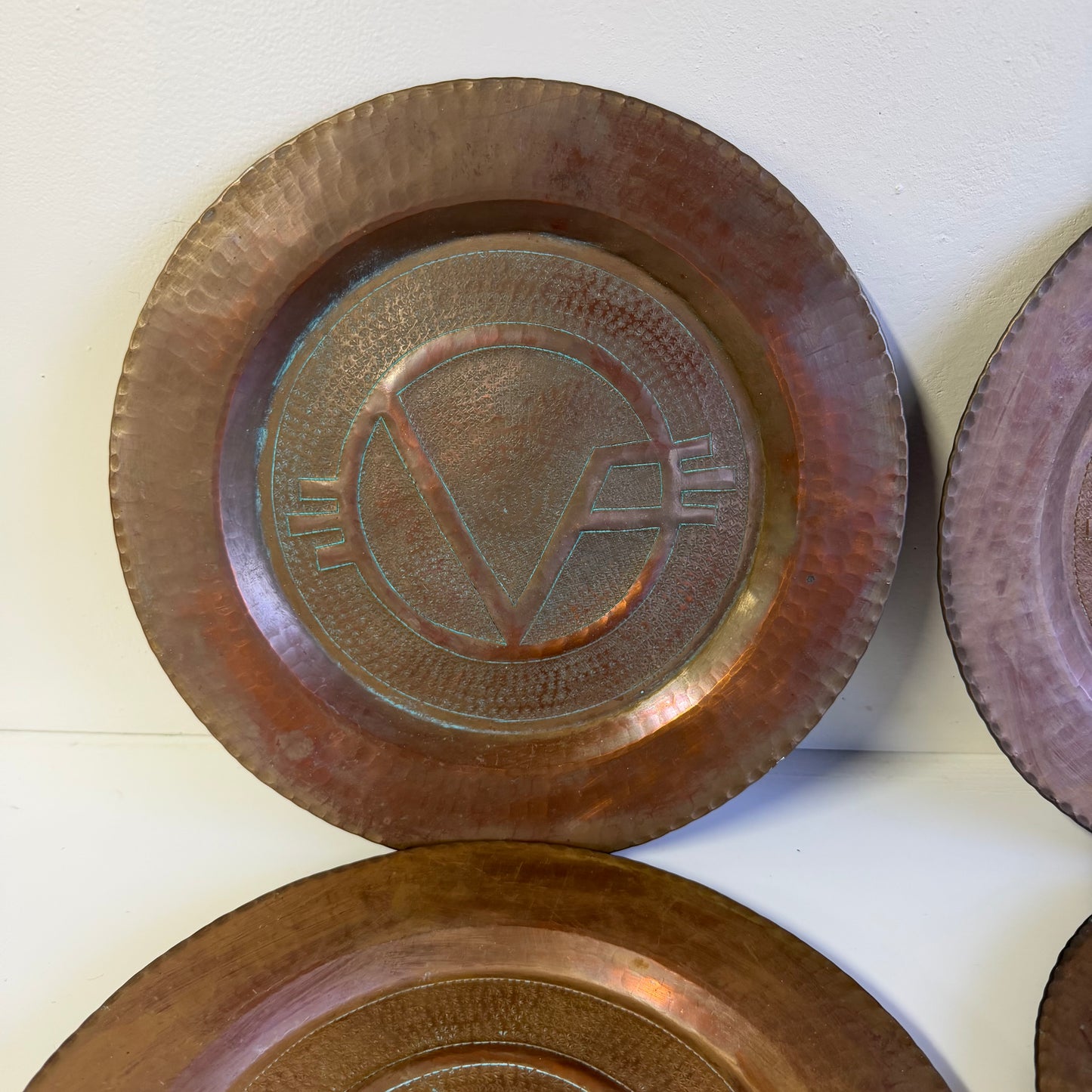 Vintage Set Of 4 Art & Crafts Hand Hammered Copper Charger Plate 11.75” Diameter