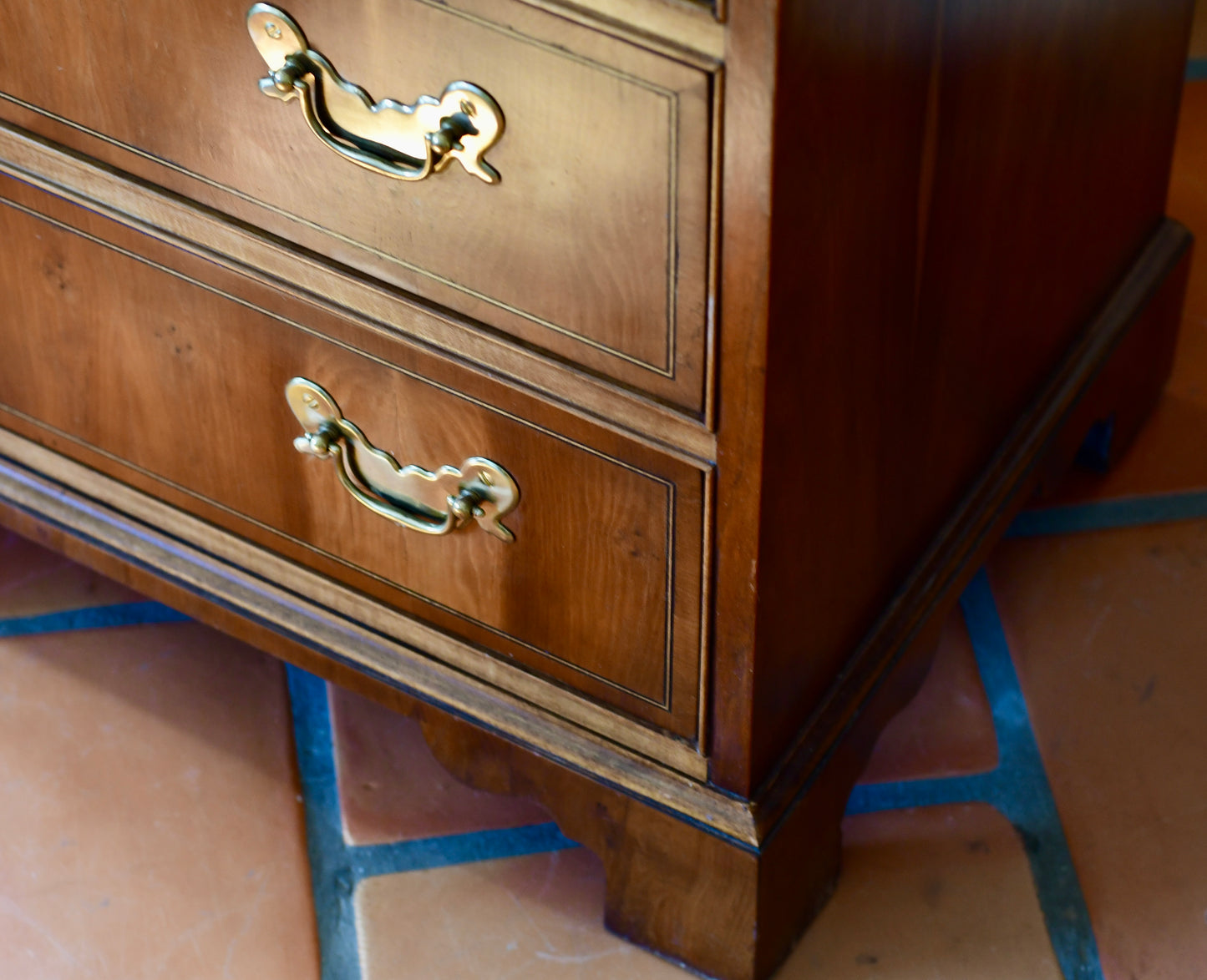 Vintage Baker Furniture Georgian Burled Wood & Mahogany Chest Of Drawers