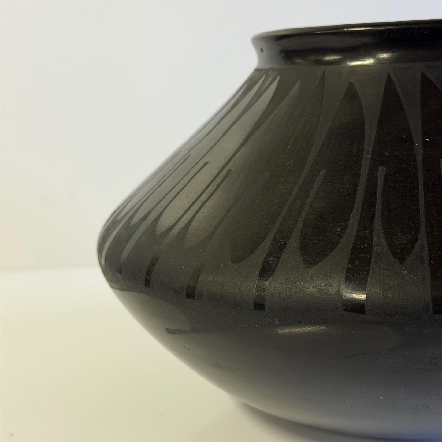 Vintage Griselda “Gris” Camacho de Silveria Mata Ortiz Black Pottery Vase