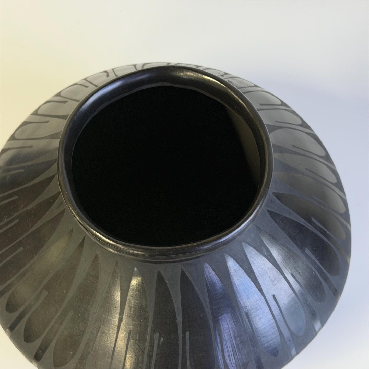 Vintage Griselda “Gris” Camacho de Silveria Mata Ortiz Black Pottery Vase