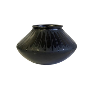Vintage Griselda “Gris” Camacho de Silveria Mata Ortiz Black Pottery Vase
