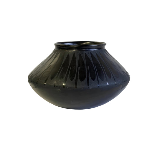 Vintage Griselda “Gris” Camacho de Silveria Mata Ortiz Black Pottery Vase