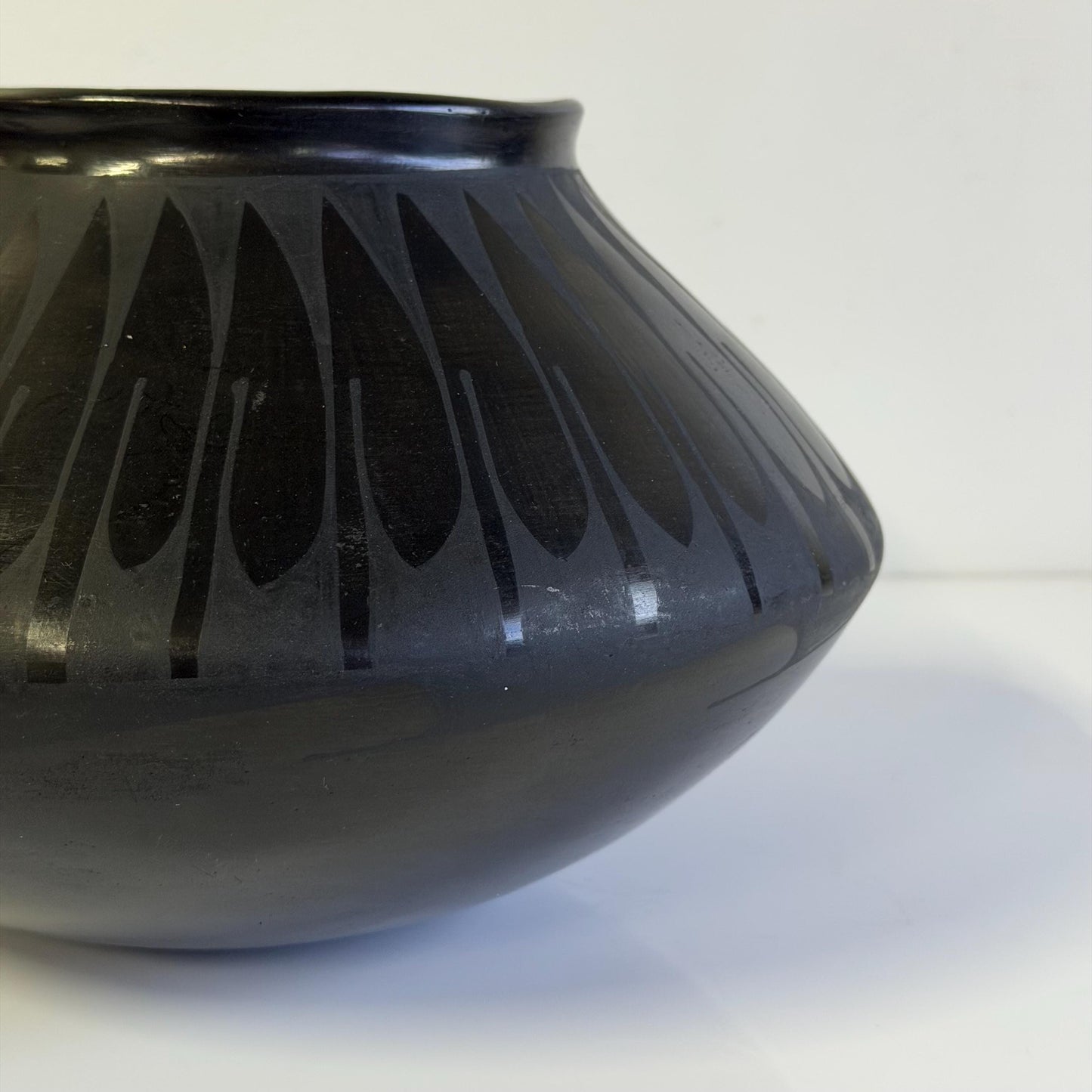 Vintage Griselda “Gris” Camacho de Silveria Mata Ortiz Black Pottery Vase